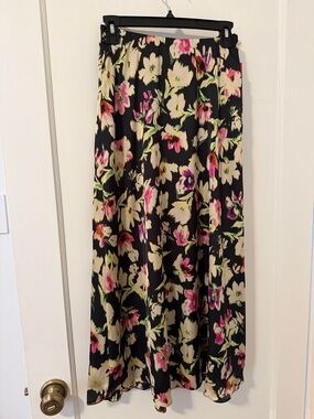 Vince Camuto Black Floral Maxi Skirt with side zipper XS NWT